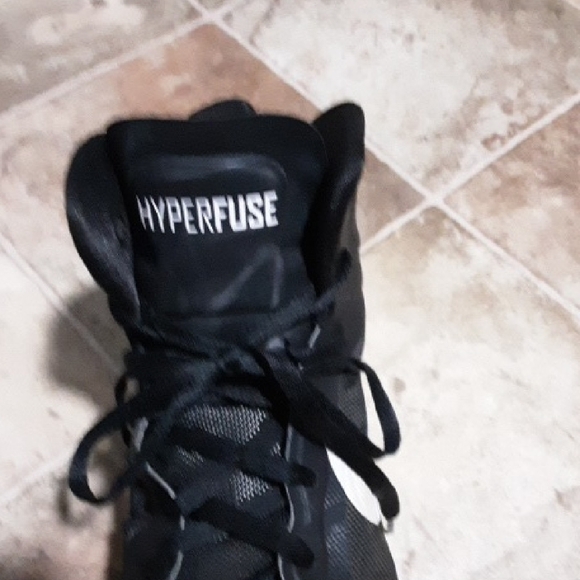 NIKE HYPERFUSE MEN'S SIZE 12.5 Black and White Sneakers - Picture 3 of 9